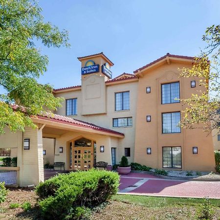 Days Inn & Suites By Wyndham Arlington Heights Exterior foto