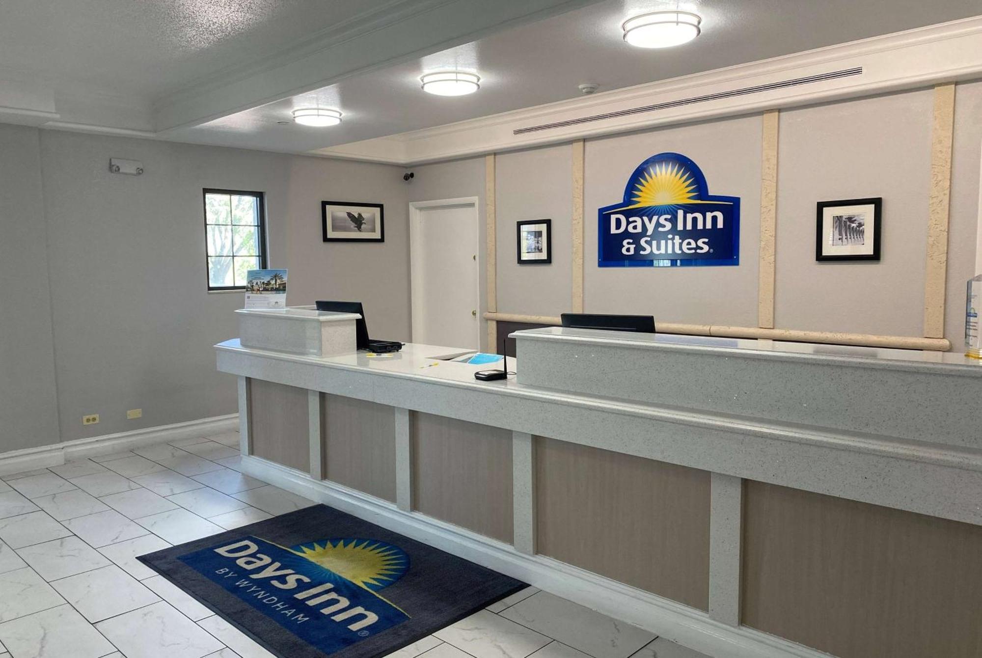 Days Inn & Suites By Wyndham Arlington Heights Exterior foto