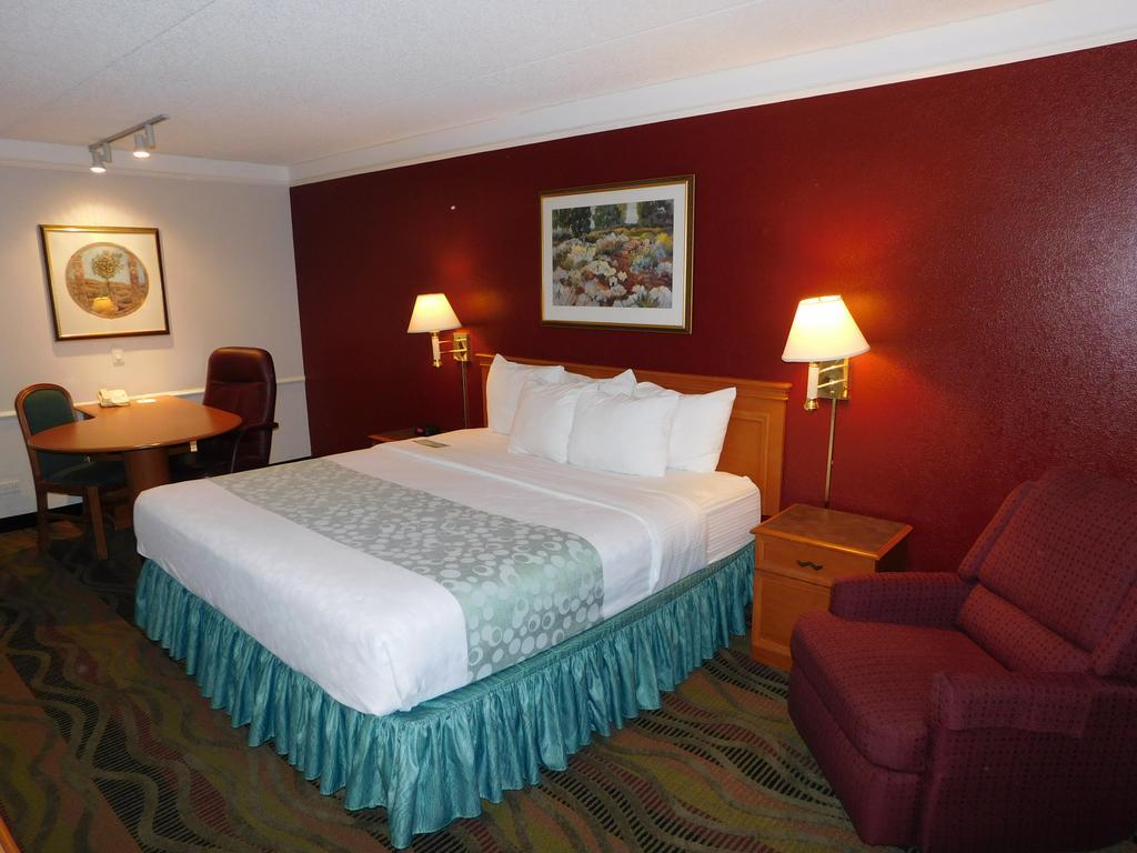 Days Inn & Suites By Wyndham Arlington Heights Exterior foto