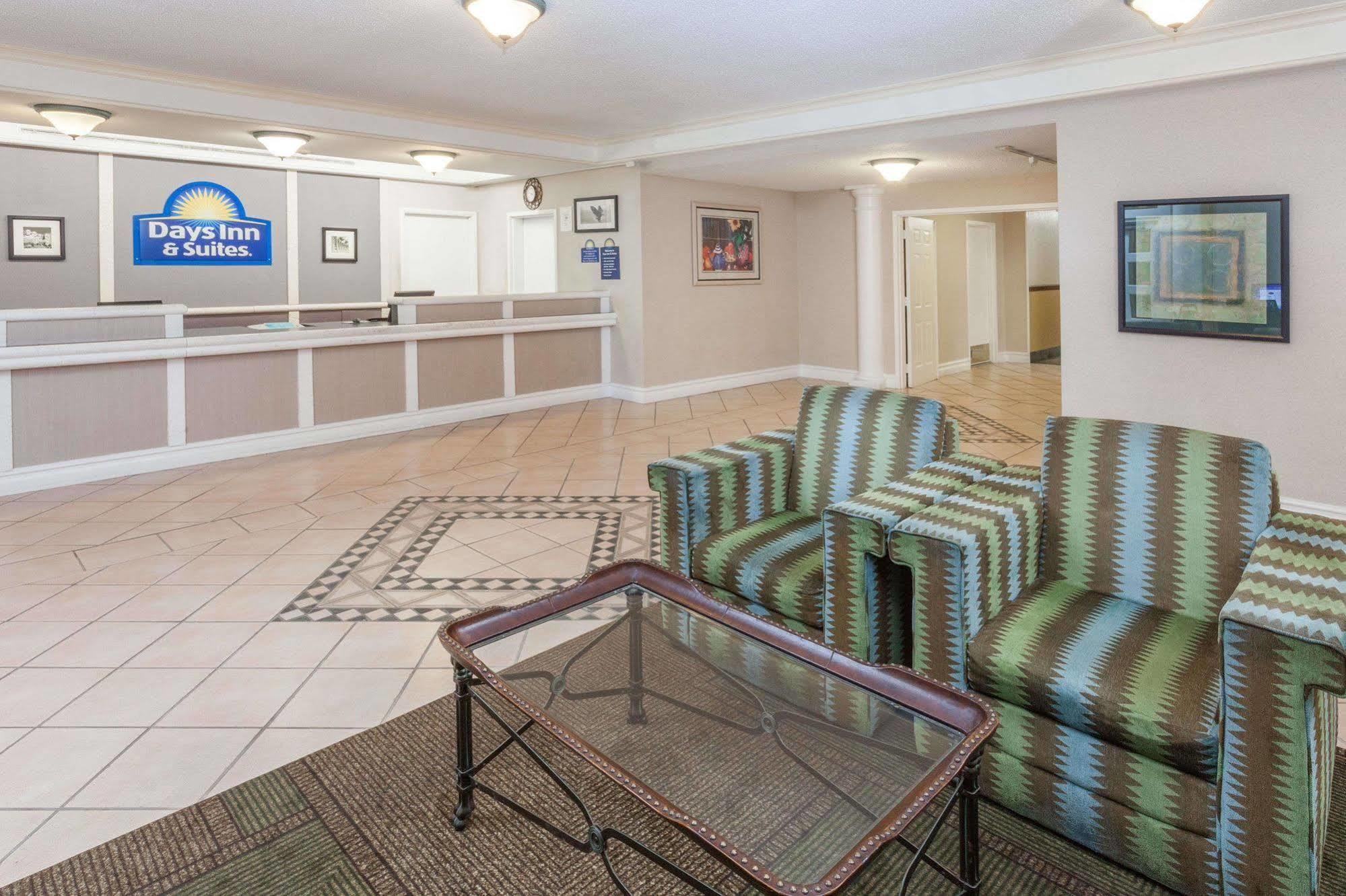 Days Inn & Suites By Wyndham Arlington Heights Exterior foto